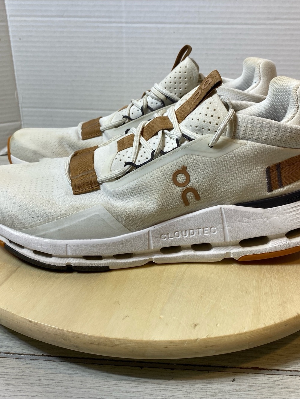 On Cloud Running Shoes Men's Size US 9 / White/Tan Performance Sneakers - Picture 2 of 10